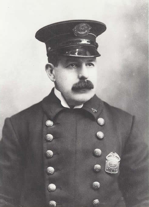 Jones, Robert
Robert J. Jones rose to the rank of Lieutenant in the 8th Precinct and retired in 1931. d. 1934

Photo from Rosemary Kopczynski 
