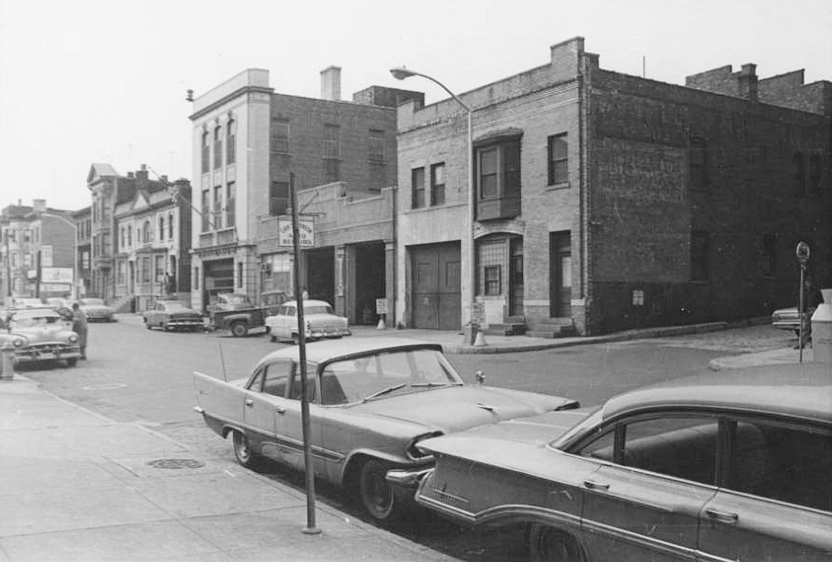 223 High Street
Copyright photo from the Samuel Berg Collection at the Newark Public Library.  To view the collection please visit their 
[url=https://cdm17229.contentdm.oclc.org/digital/collection/p17229coll6]web site[/url]. 
