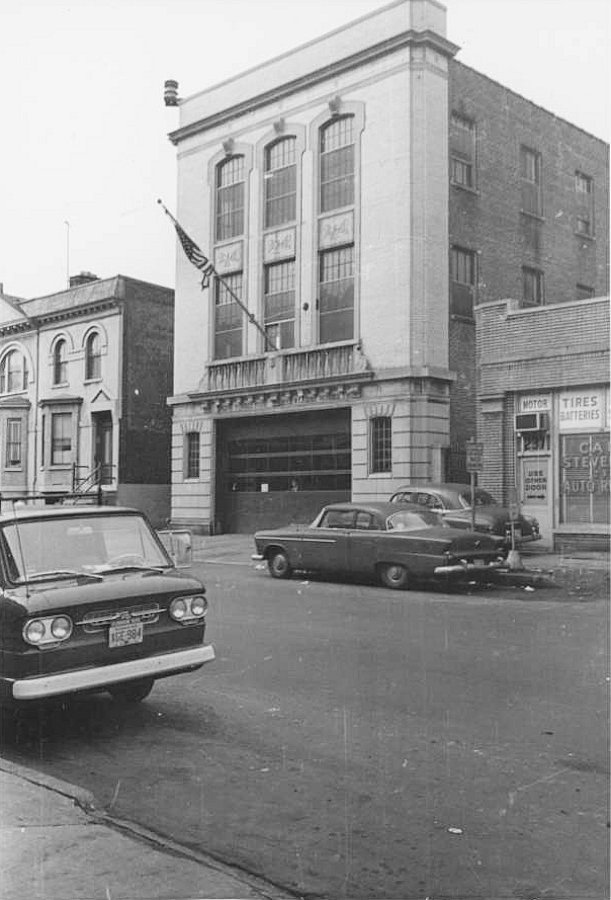 Copyright photo from the Samuel Berg Collection at the Newark Public Library.  To view the collection please visit their 
[url=https://cdm17229.contentdm.oclc.org/digital/collection/p17229coll6]web site[/url]. 
