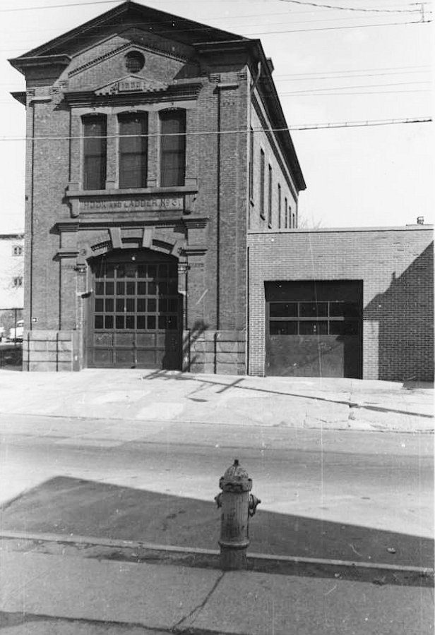 Copyright photo from the Samuel Berg Collection at the Newark Public Library.  To view the collection please visit their 
[url=https://cdm17229.contentdm.oclc.org/digital/collection/p17229coll6]web site[/url]. 
