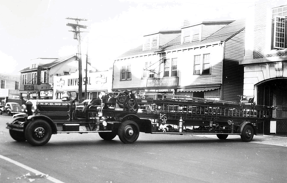 1927 Ahrens Fox 75ft tillered aerial
Photo from Tom Reiss
